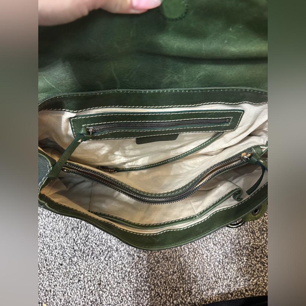 Michael Kors vintage two-tone green pebbled leather hobo with grommets. - Picture 4 of 14